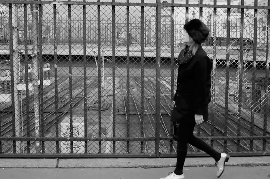 ����ڰ�Ĭ�����ֶ�Ƭ��A Girl in Paris��