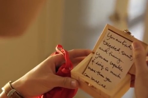 ���ᵼ��У԰���鹫��΢��Ӱ��What's inside��